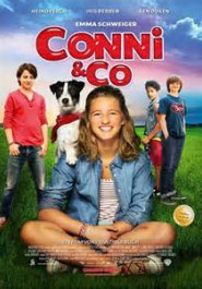 Filmplakat zu "Conni & Co". Ein júnges strahlendes Mädchen mit blonden Haaren sitzt im Schneidersitz in der Mitte, hinter ihr stehen weitere Kinder und ein Hund mit schwarz-weißem Fell.