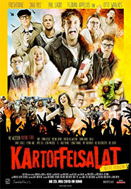Filmplakat zu "Kartoffelsalat - Nicht fragen". Mehrere nebeneinander stehende Personen, von denen nur die Köpfe und Oberkörper zu sehen sind, darunter der Schriftzug "Kartoffelsalat - Nicht fragen".